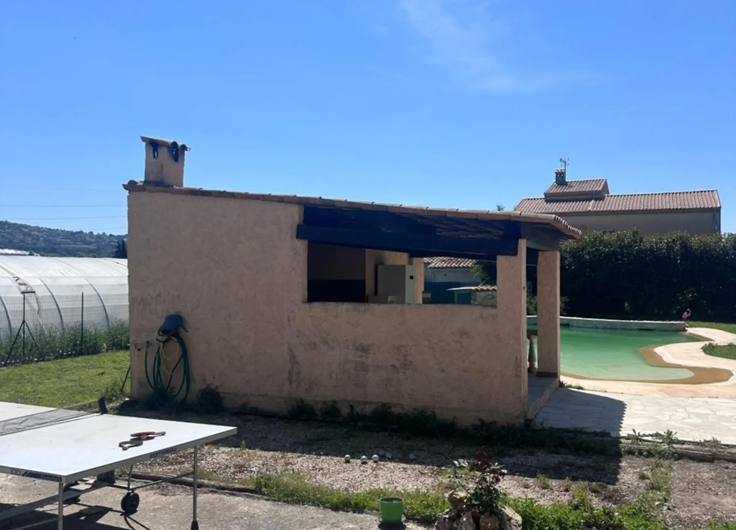 Appartement Dans Maison Familiale Saint-Laurent-du-Var Guest house